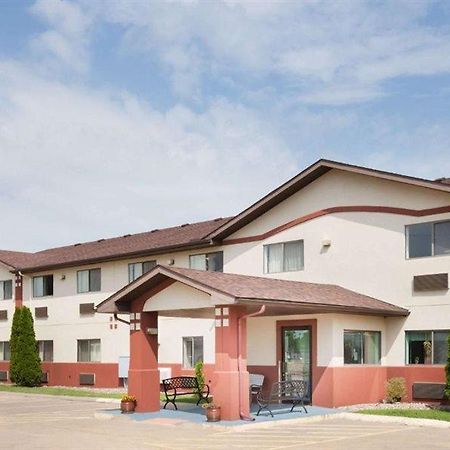 Super 8 By Wyndham Washington/Peoria Area Motel Exterior photo