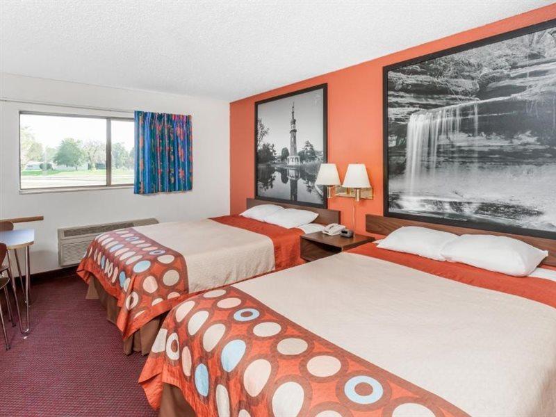 Super 8 By Wyndham Washington/Peoria Area Motel Exterior photo