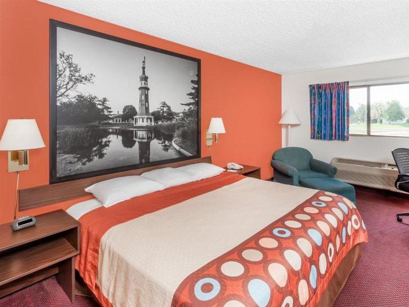 Super 8 By Wyndham Washington/Peoria Area Motel Exterior photo