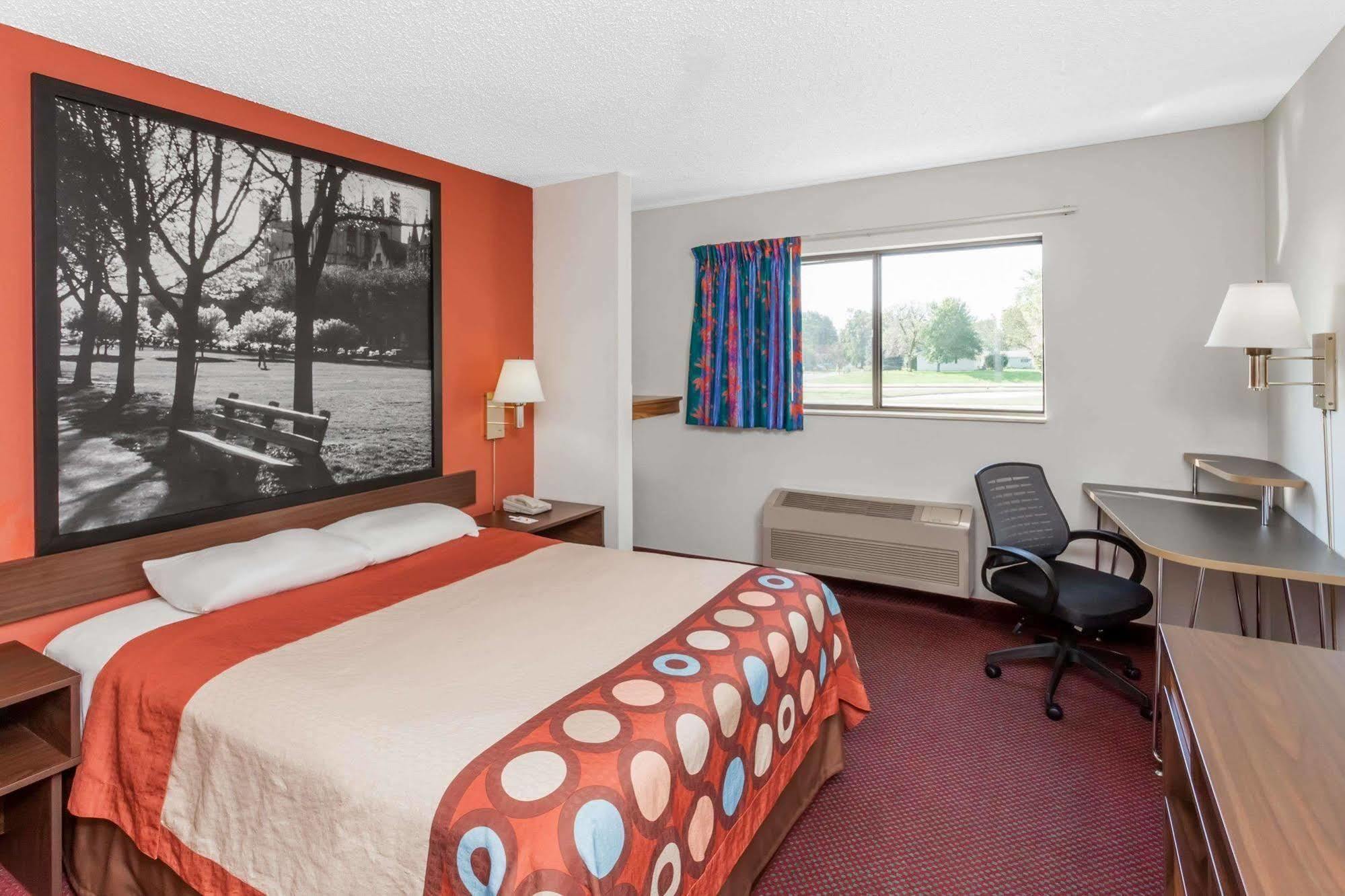 Super 8 By Wyndham Washington/Peoria Area Motel Exterior photo